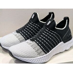 Nike React Phantom Run Flyknit 2 Running Shoes Womans 9.5 Oreo New Without Box